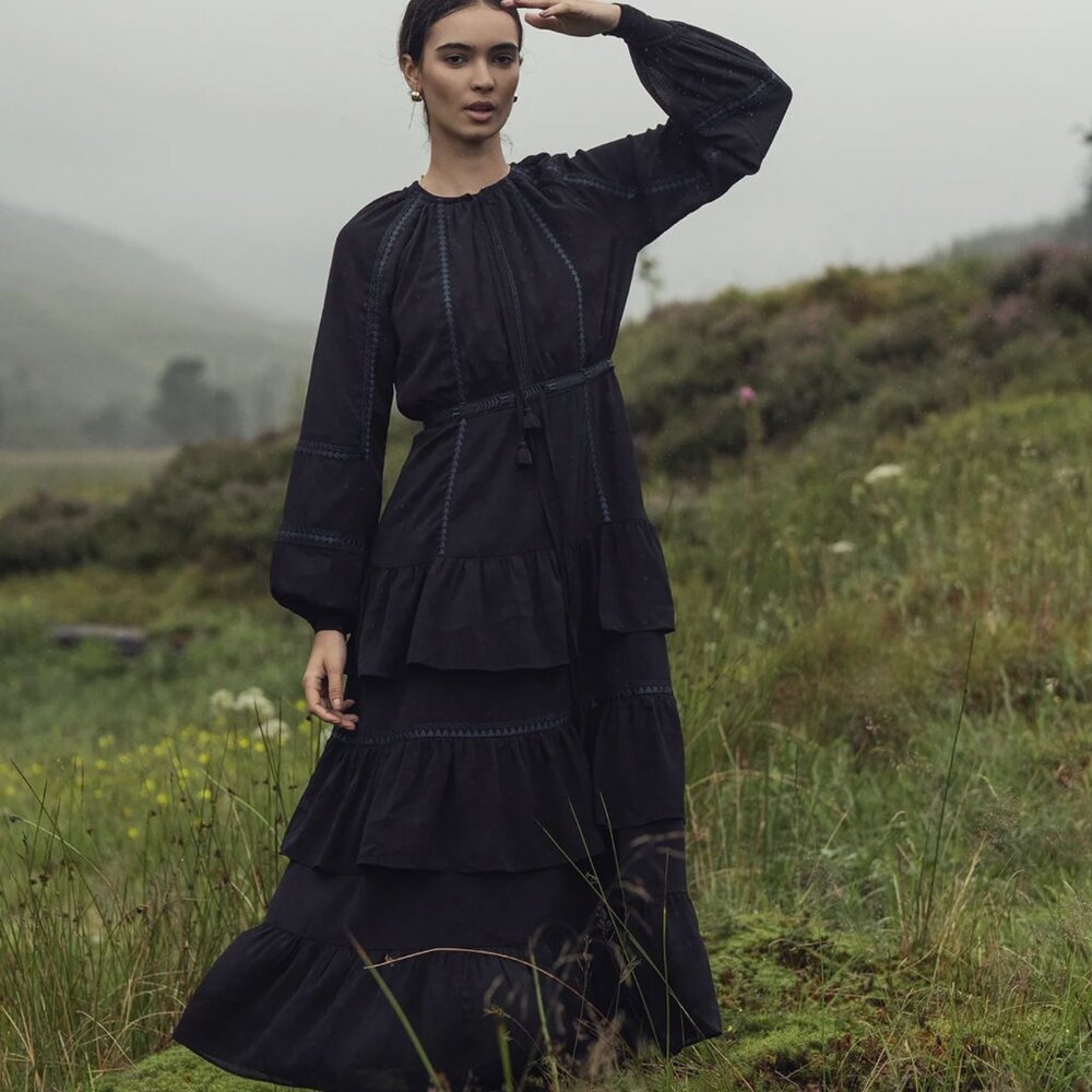 Fame On Central Tiered Dress-Black/Navy